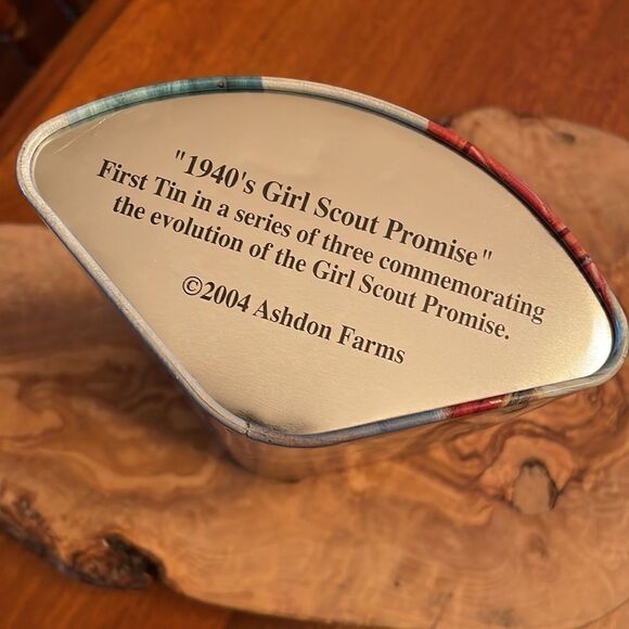 Girl Scout Collectible Tin from 2004 - Picture 3 of 6